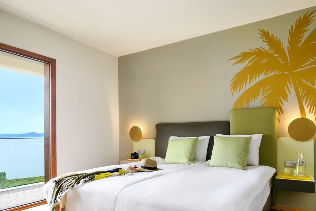 Double Room with Private Pool Land View